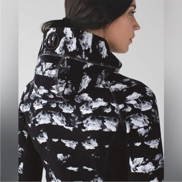 Lululemon Scuba Hoodie II Dream Rose Stripe | Neutral Blush Black | Size 6 - Picture 3 of 12